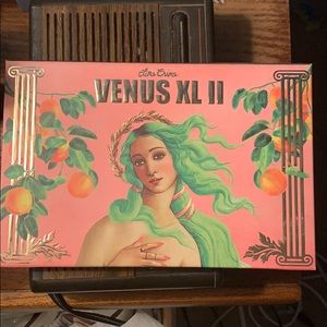 Like Crime Venus XL II  eyeshadow Pallete